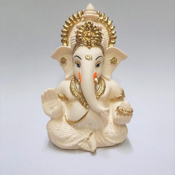 Gold Art India Resin Peach Ivory Finish Ganesha Idol Car Dashboard Idol Ganesha Murti Ganpati Idol For Home Decor Puja Lord Ganesh Statue Gift For Office Desk Puja Room Figurine,5.1x5.1 Cm