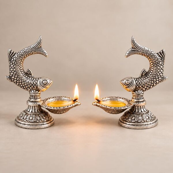 DreamKraft Fish Diya Stand for Pooja, Aluminium Oil Lamp, Silver, Set of 2